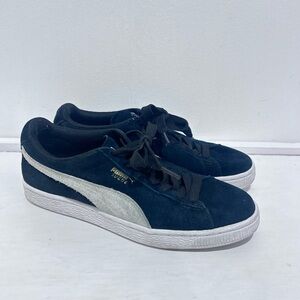 Puma Women’s Dark Green Suede Classic Sneakers Size 7.5